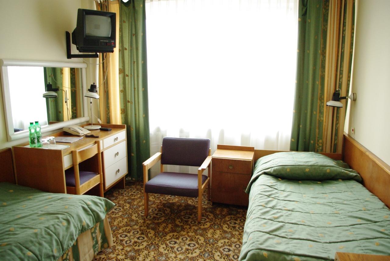 Hotel Accademia Островец-Свентокшиский Экстерьер фото