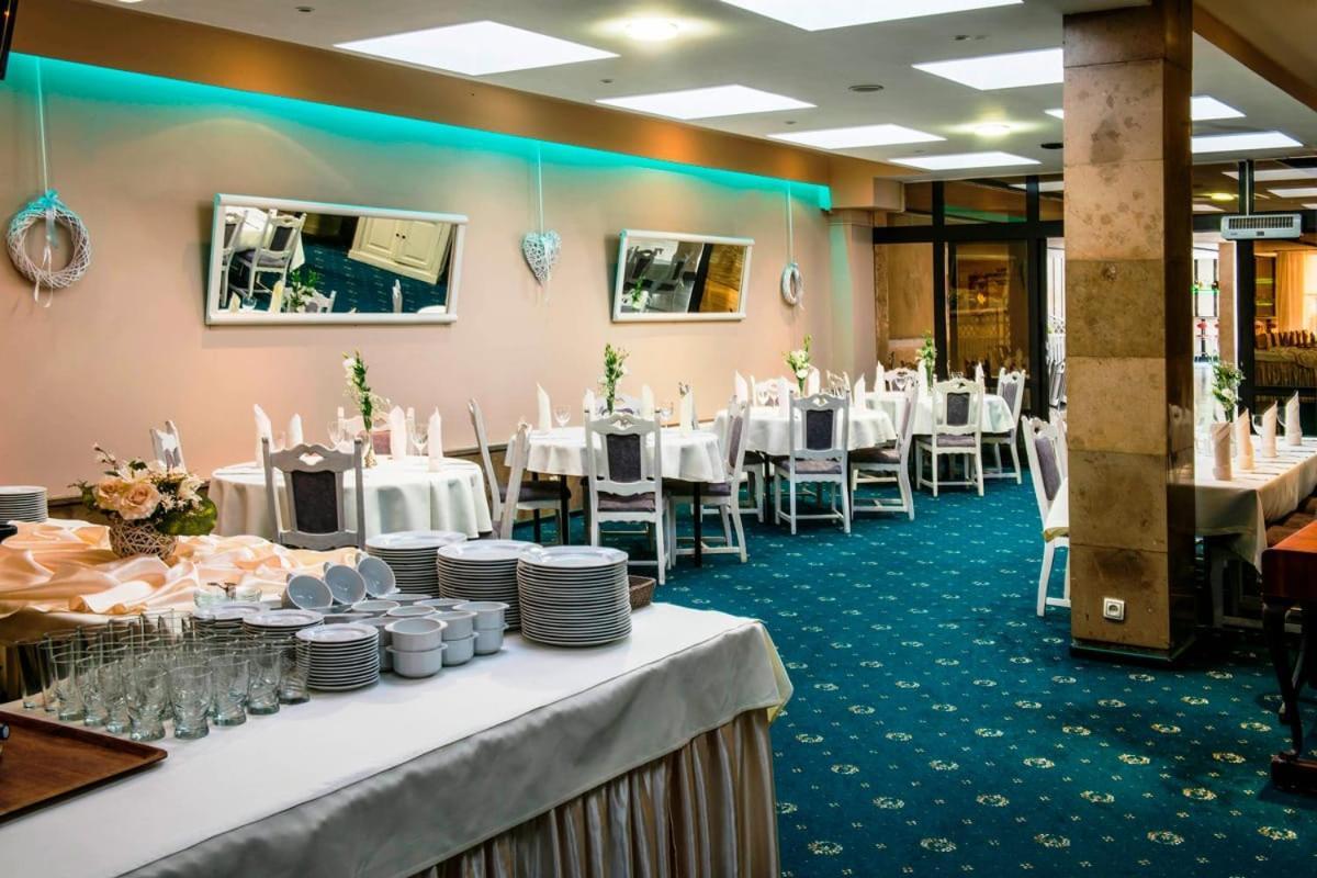 Hotel Accademia Островец-Свентокшиский Экстерьер фото